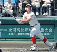 ３回、犠飛を放つ智弁和歌山・井本陽太（撮影・西田忠信）