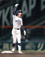 ６回、二塁打を放った三重・水野央清（撮影・中田匡峻）