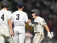 ８回、中前打を放った久保田