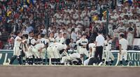 三重に敗れた松商学園ナイン（撮影・中田匡峻）