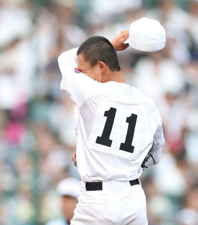 ８回、履正社・北西華一に２点適時三塁打を浴びた享栄・上江滝拓未（撮影・中田匡峻）