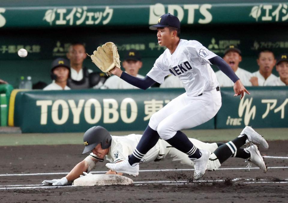 １回、久保田が二塁内野安打で出塁する。投手上田
