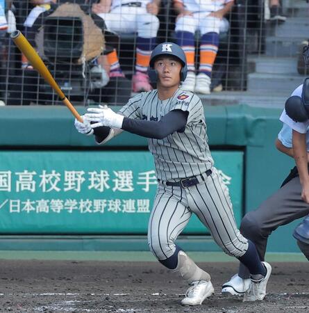 　４回、適時二塁打を放つ辻琉
