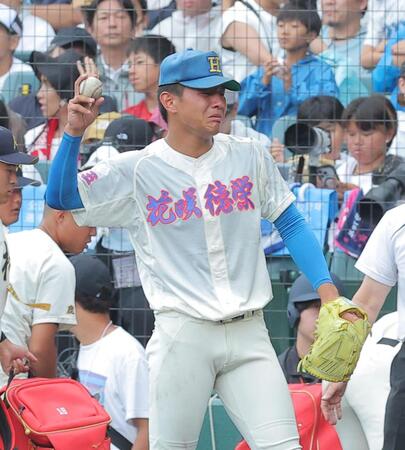 仙台育英に惜敗し、涙を浮かべクールダウンする花咲徳栄・黒川凌大（撮影・西田忠信）