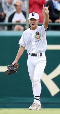 ３回、梶山の左前打で好返球し、二走今井の生還を阻んだ佐野日大・杉田