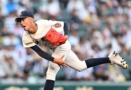 ３回途中から２番手で登板した神村学園・龍頭