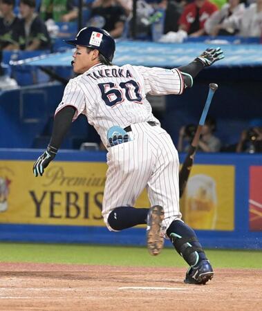 ５回、中越え適時二塁打を放つ武岡（撮影・持木克友）