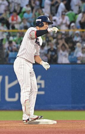１回、右線適時二塁打を放った宮本（撮影・持木克友）