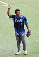 始球式に登場した松坂大輔氏（撮影・中島達哉）