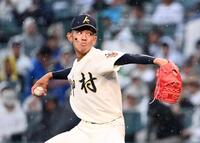 佐野日大相手に力投する神村学園・龍頭