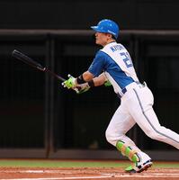 ３回、右越えに先制ソロを放つ清宮幸（撮影・中島達哉）