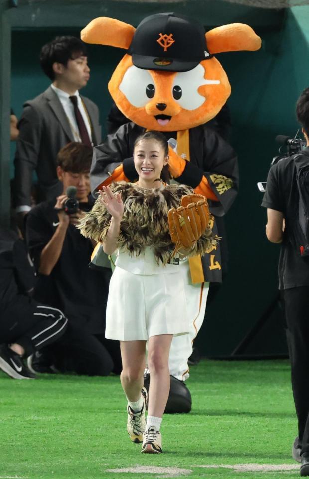 笑顔で登場した橋本環奈（撮影・金田祐二）