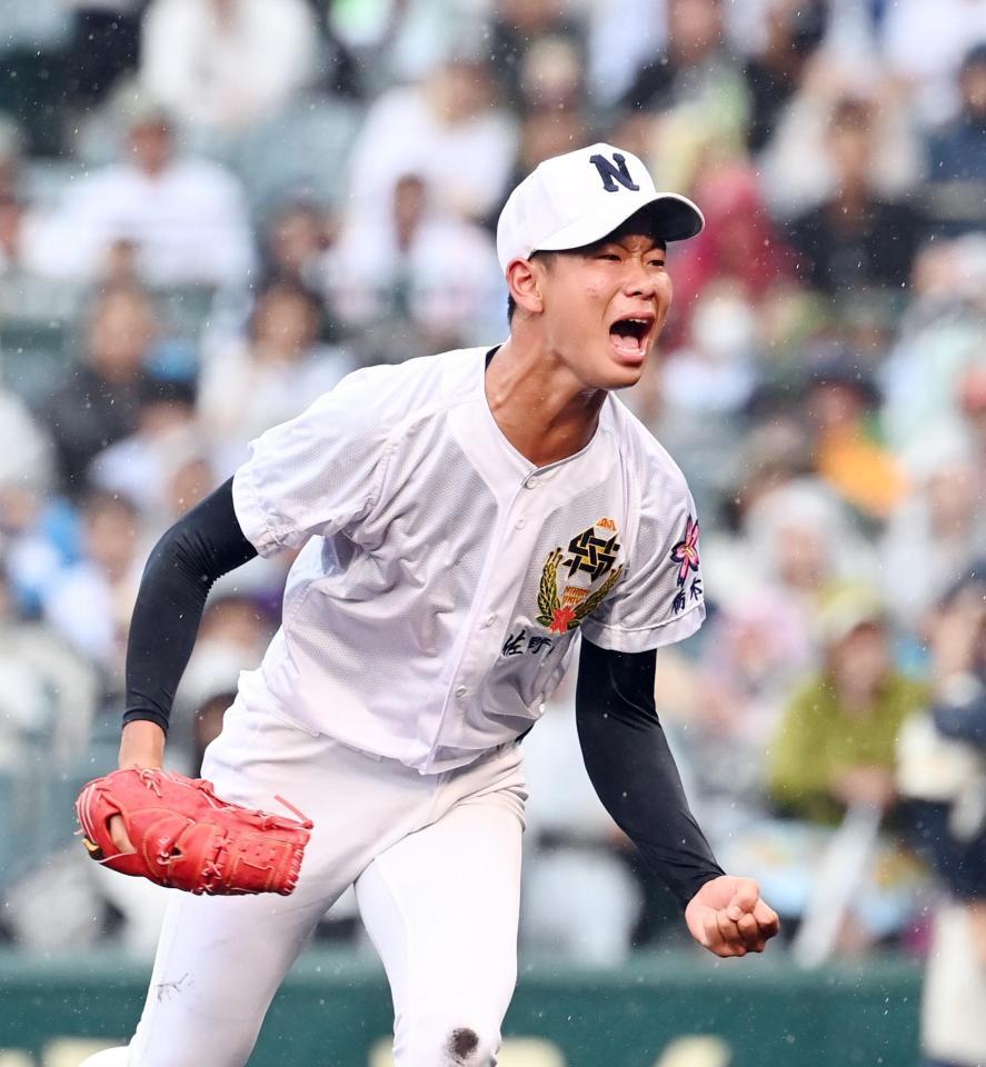 ４回、田中を空振り三振に仕留めた佐野日大・沖崎