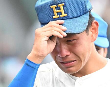 　仙台育英に敗れ涙する花咲徳栄・黒川（撮影・高部洋祐）