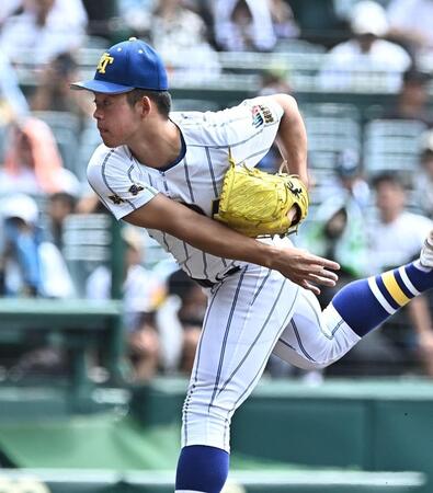 力投する健大高崎・佐藤麻恩（撮影・開出牧）