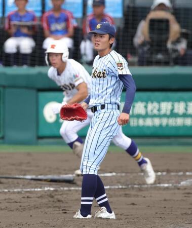 ５回、健大高崎・佐藤麻恩に先制となる適時打を許した東海大甲府・熊谷晄（撮影・坂部計介）