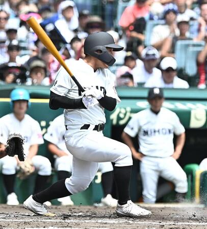 ２回、先制タイムリーを放つ小池郁（撮影・開出牧）