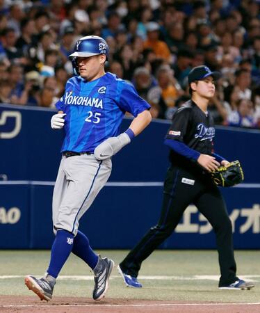 ４回、宮崎の右犠飛で三走筒香が生還