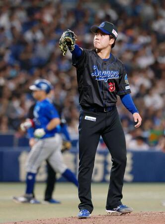 ６回、筒香（奥）に２者連続となる本塁打を浴びた金丸