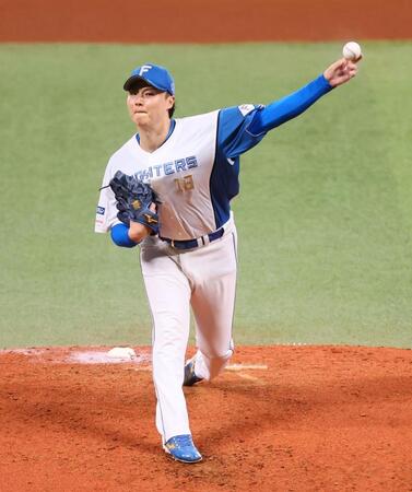 ４回、力投する山崎（撮影・中島達哉）