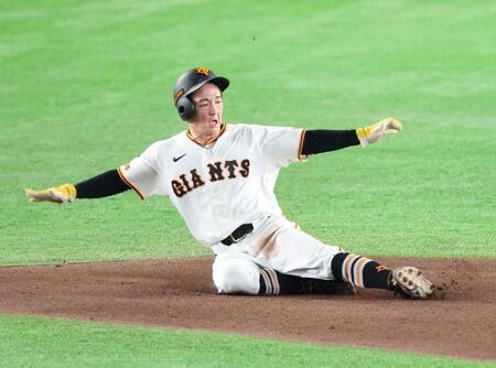 ５回、松本のとき二盗をきめる浦田（撮影・金田祐二）