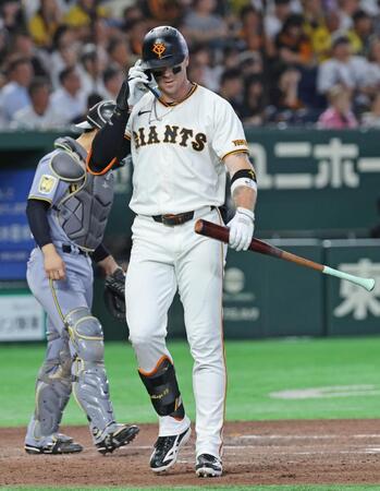 ７回、キャベッジが空振り三振に倒れる