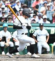２回、先制タイムリーを放つ小池郁（撮影・開出牧）