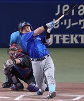 ６回、牧が左越えソロを放つ