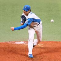 ４回、力投する山崎（撮影・中島達哉）