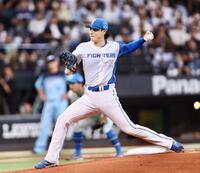 西武戦に先発する山崎（撮影・中島達哉）