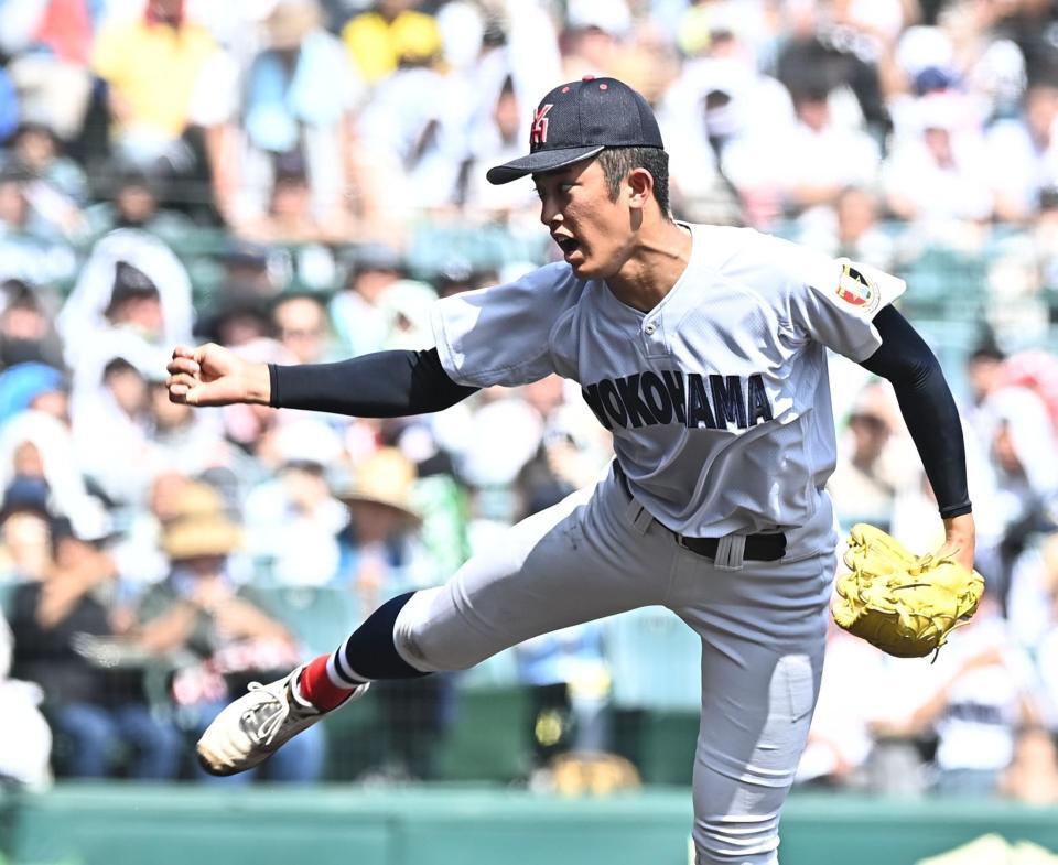 ３回、１５３キロのストレートを記録した横浜・織田翔希（撮影・開出牧）