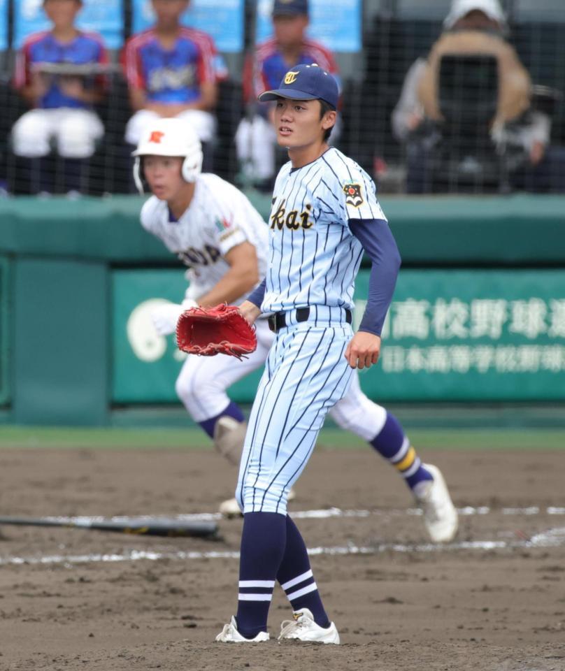 ５回、健大高崎・佐藤麻恩に先制となる適時打を許した東海大甲府・熊谷晄（撮影・坂部計介）