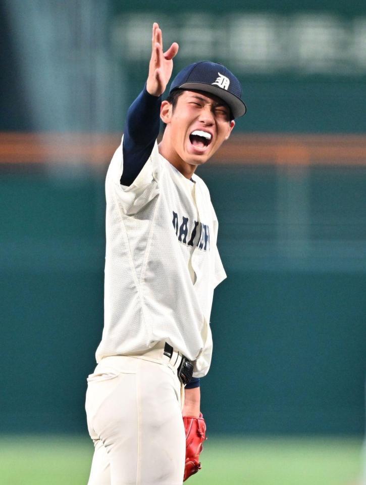 ５回、英明・吉川に中前打を許し、悔しそうな表情を見せる大分商・平田（撮影・中村太一）