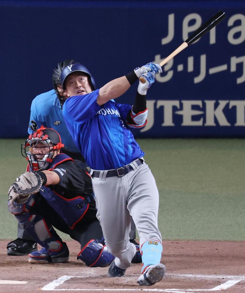 ６回、牧が左越えソロを放つ