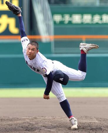 　２番手で登板し、好投する有明・斉藤