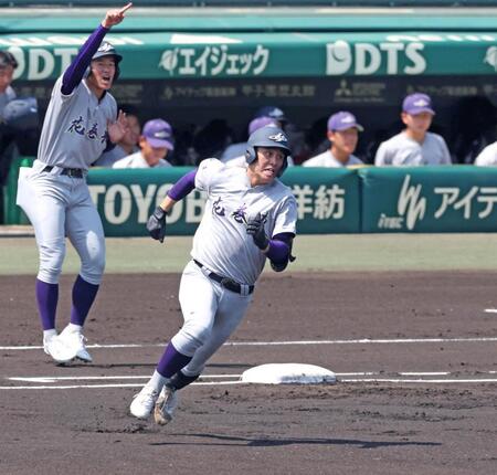 １回、先制適時二塁打を放ち、二塁に向かう花巻東・赤間史弥（撮影・中田匡峻）