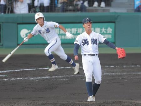 ３回、霞ヶ浦・菊地勇一に走者一掃の三塁打を許す鳴門渦潮・西村大輝（撮影・西田忠信）