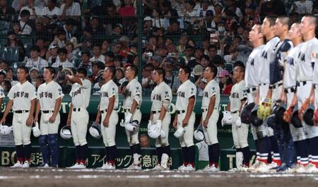 横浜（手前）に敗れた日南学園（撮影・中田匡峻）