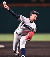 ６回、１５５キロのストレートで４番の谷口銀次郎を見逃し三振に打ち取る横浜・織田翔希（撮影・開出牧）