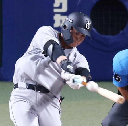 　４回、先制打を放つ中山