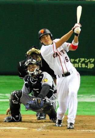 　２００８年４月６日の阪神戦でプロ初本塁打となる満塁弾を放つ巨人・坂本勇人