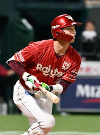 １回、右越えに先制２ランを放つ宗山