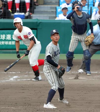 １１回、智弁和歌山・山下晃平に適時打を打たれる敦賀気比・辻琉成（撮影・立川洋一郎）