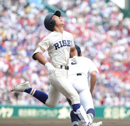 ７回、二ゴロに倒れた履正社・竿谷凛斗（撮影・坂部計介）