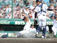 ７回、履正社・岩本倫之介の中前打で二走・川口壱茶が生還（撮影・坂部計介）