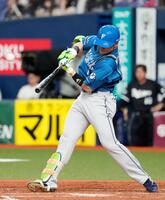 ５回、清宮幸が先制の中犠飛を放つ