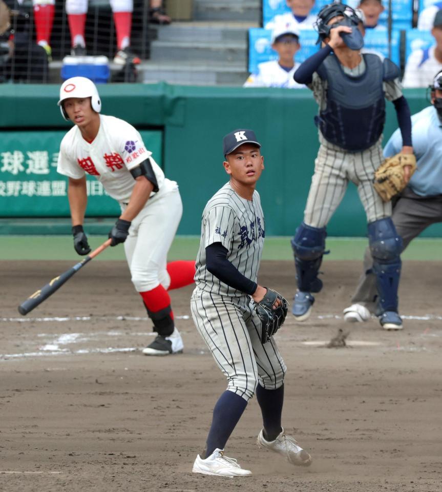１１回、智弁和歌山・山下晃平に適時打を打たれる敦賀気比・辻琉成（撮影・立川洋一郎）