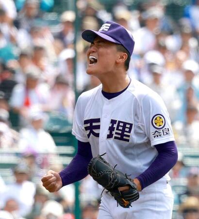 　８回、雄たけびを上げる天理・長尾（撮影・石湯恒介）