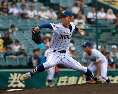 初回、力投する健大高崎・大橋（撮影・石湯恒介）