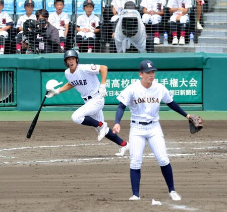 ８回、逆転となる２点適時打を放つ代打の有明・広沢遼太朗（撮影・立川洋一郎）
